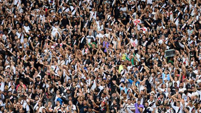 Árbitro relata cantos homofóbicos e Vasco pode perder pontos no Brasileirão