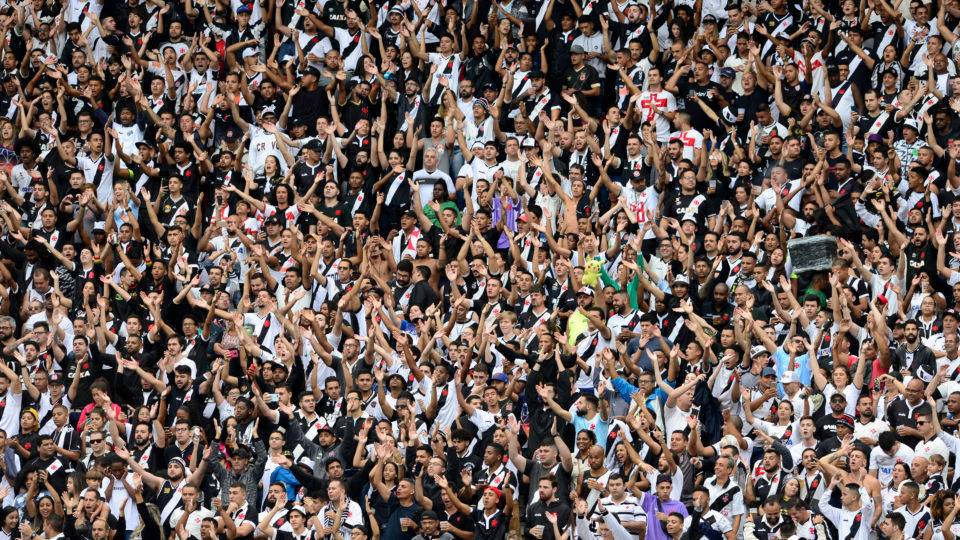Árbitro relata cantos homofóbicos e Vasco pode perder pontos no Brasileirão