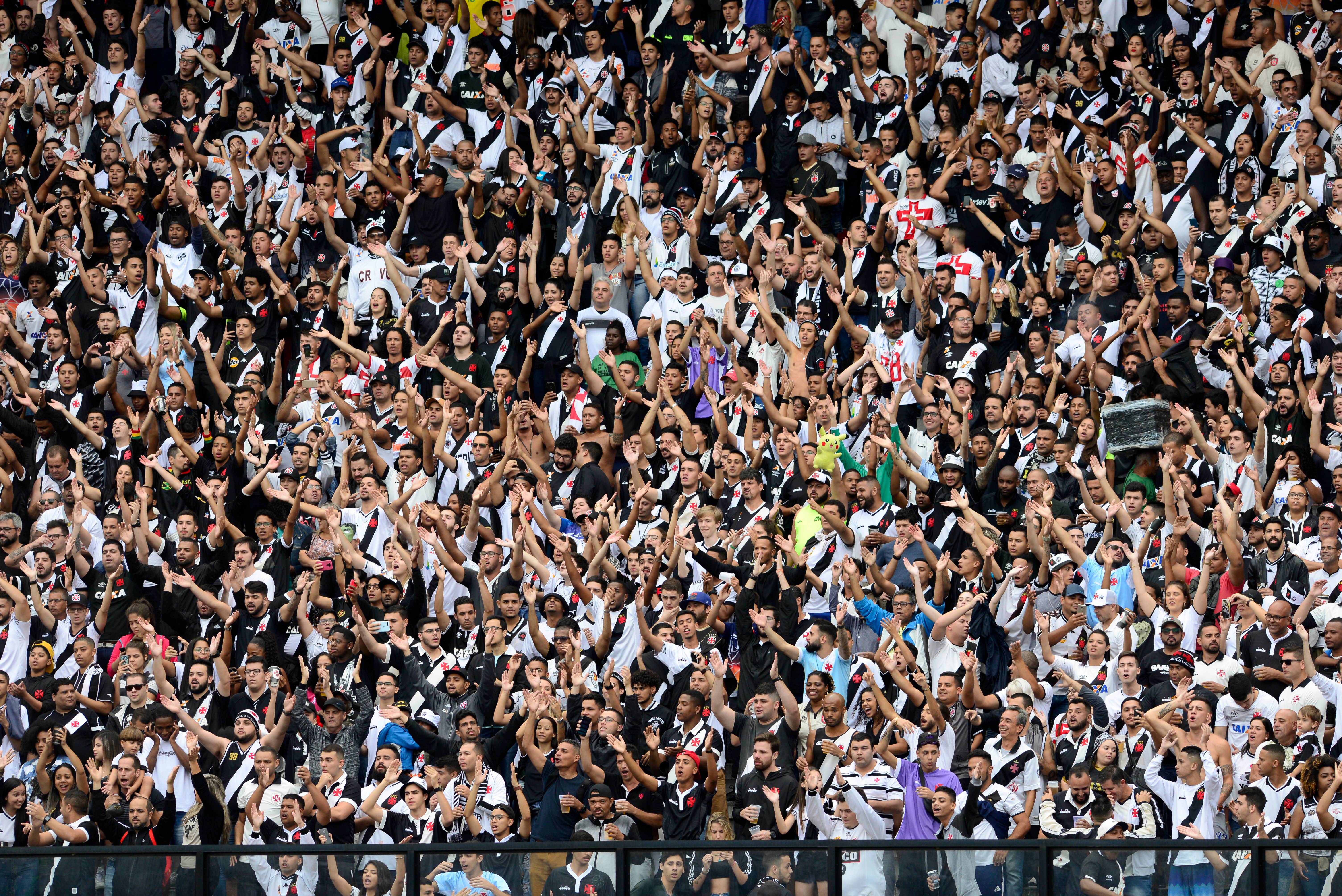 Árbitro relata cantos homofóbicos e Vasco pode perder pontos no Brasileirão
