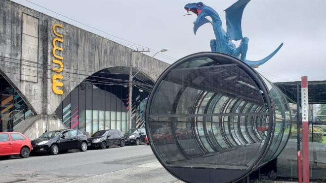 Dragão está em tubo do Terminal Portão.