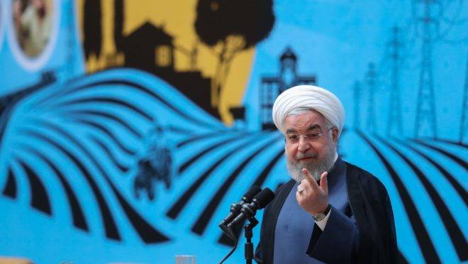 O presidente do Irã, Hassan Rouhani, discursa em evento na capital, Teerã
