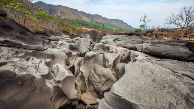 Caminho na Chapada dos Veadeiros, em Goiás, faz parte da “Rede Trilhas”, que o Brasil quer implementar nos próximos anos para incentivar o ecoturismo.