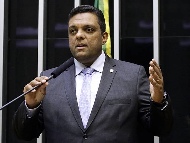 O deputado federal Otoni de Paula prestou depoimento à Polícia Federal.