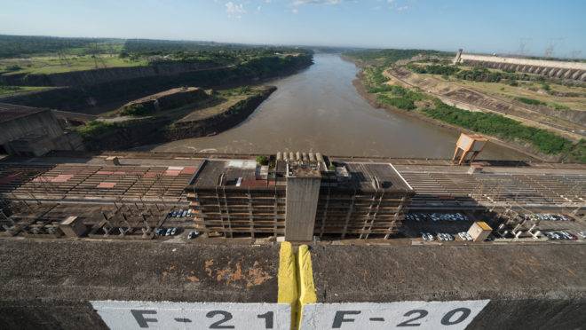 Vista da barragem da usina de Itaipu