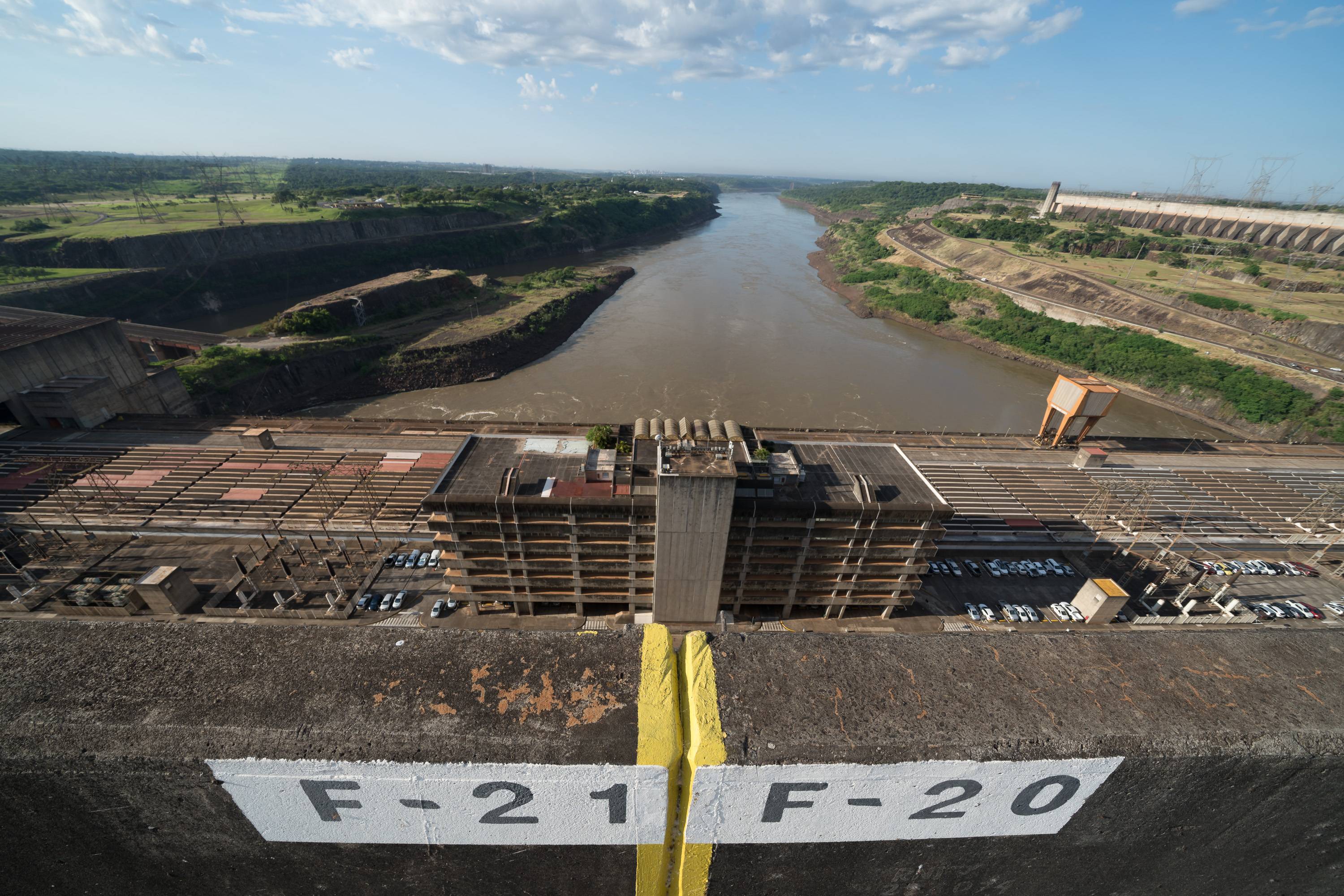 Vista da barragem da usina de Itaipu