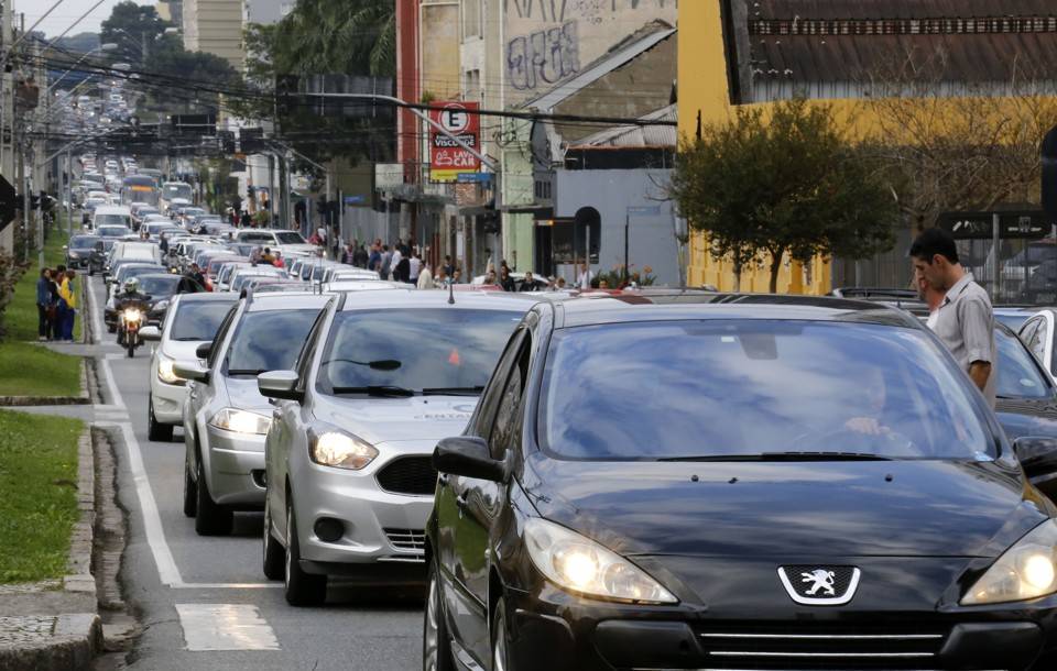 Taxa de financiamento de veículos está em discussão.