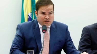 Pressionados, parlamentares desistem de votar fundo eleitoral na LDO Cacá Leão: LDO e fundo eleitoral