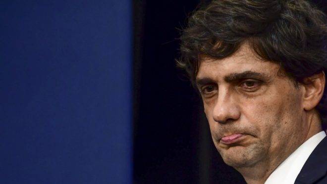 Argentina’s Finance Minister Hernan Lacunza gestures during a press conference to announce new economic measures in Buenos Aires, on August 28, 2019. – The peso — which lately lost 20 percent of its value as markets reacted to a crushing primary election defeat for Argentina’s President Mauricio Macri — showed no signs of a bounce. (Photo by RONALDO SCHEMIDT / AFP)