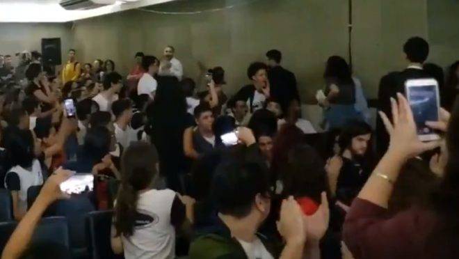 Alunos do Cefet-RJ em manifestação contra o diretor-geral nomeado temporariamente pelo MEC.