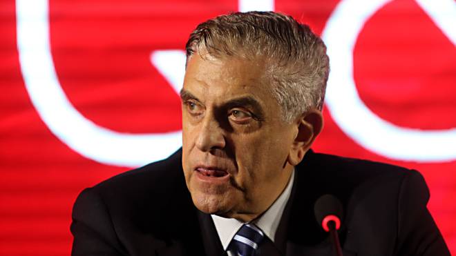 Petraglia aprova a transformação do Athletico em clube-empresa