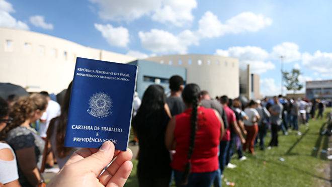 A população desempregada foi de 12,6 milhões de pessoas no trimestre finalizado em julho