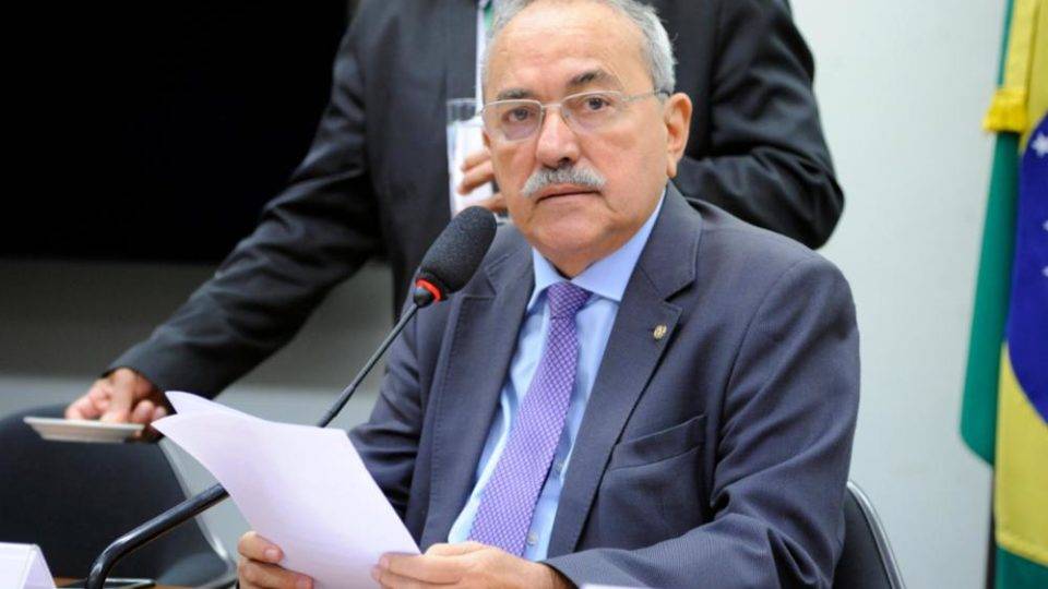 Átila Lira votou a favor da Reforma nos dois turnos, na Câmara.