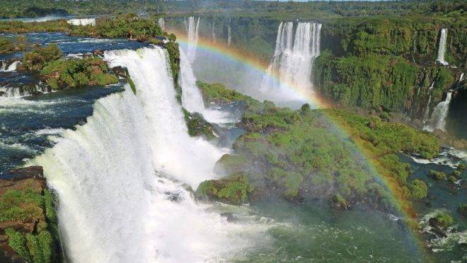 O Parque Nacional do Iguaçu já teve recorde de visitação em julho. Expectativa, com os novos voos, é receber ainda mais turistas até o fim do ano.
