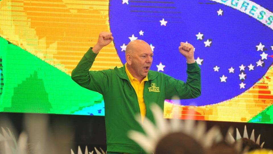 Dono da Havan é condenado a pagar multa por “coagir” funcionários a votarem em Bolsonaro A sentença é resultado de um processo aberto, no ano passado, pela Coligação Para Unir o Brasil, em que Hang era acusado de ter coagido os funcionários a votarem em Jair Bolsonaro nas eleições presidenciais.