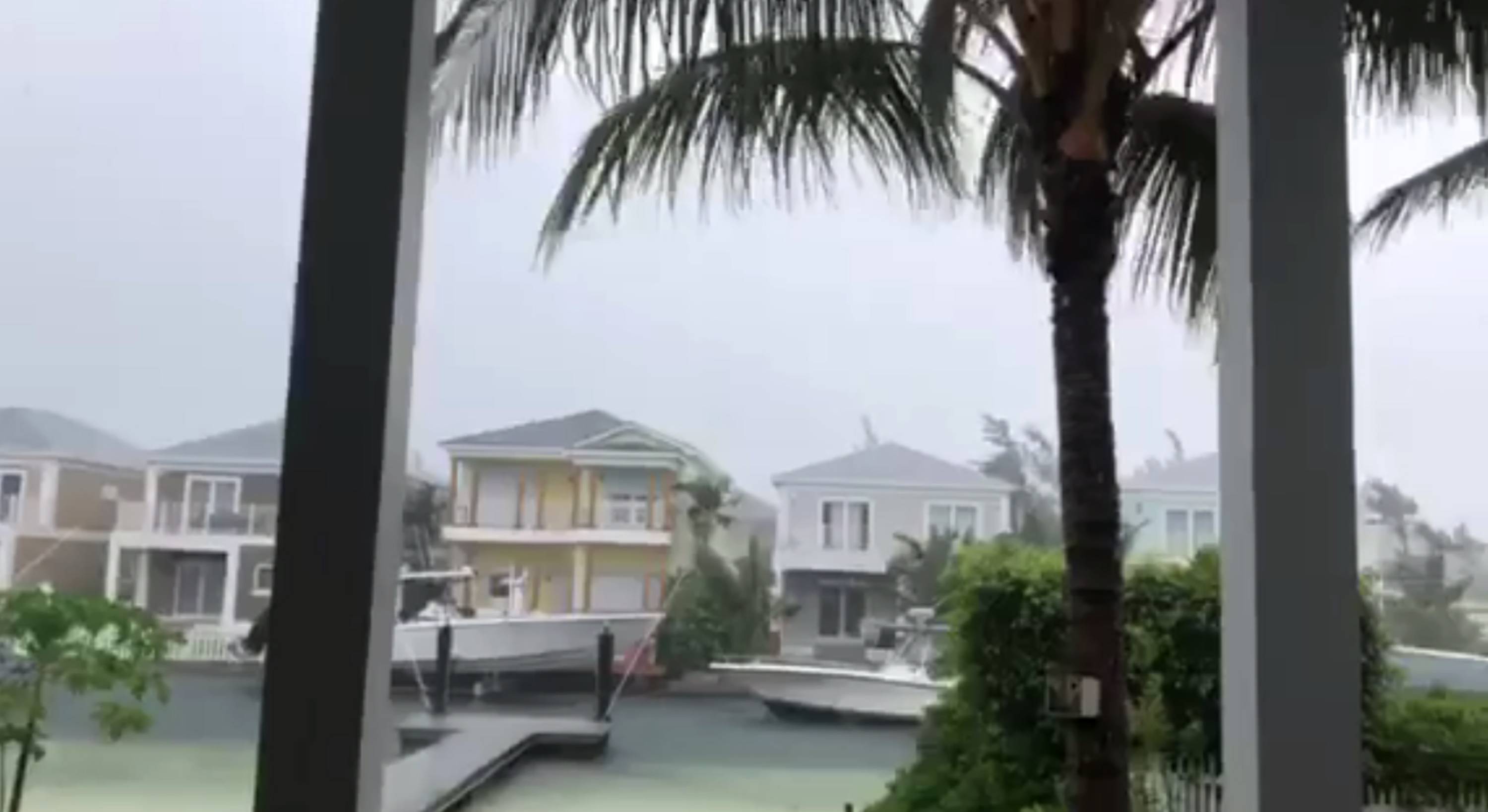 Barcos amarrados em preparação para a aproximação do furacão Dorian, em 1 de setembro de 2019 em Sandyport, Nassau, Bahamas