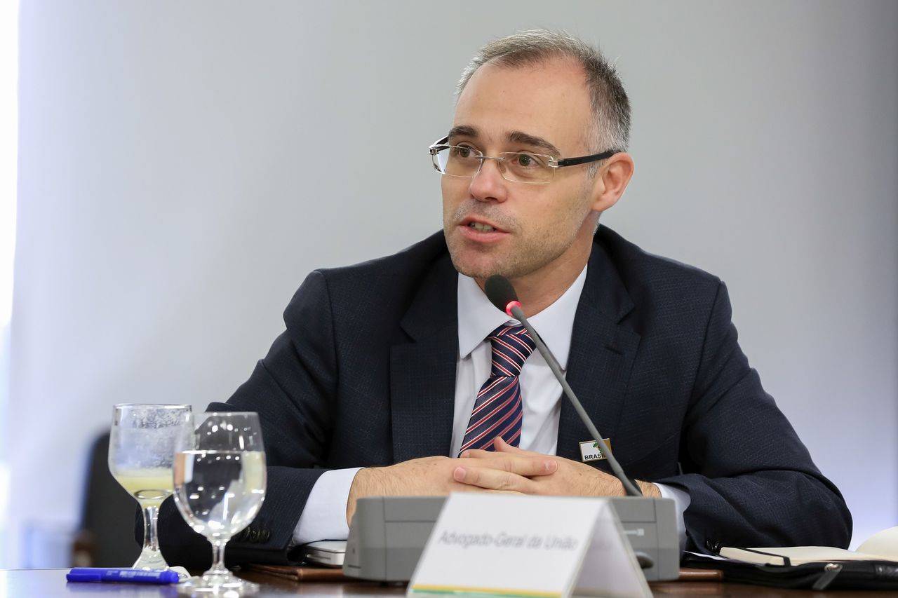 André Mendonça: quem é o favorito de Bolsonaro para a vaga no STF