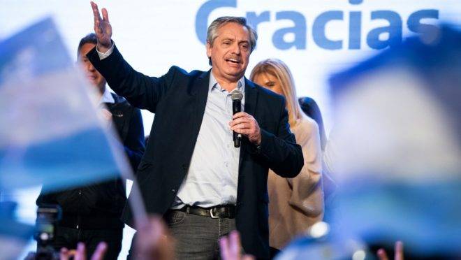 O novo presidente da Argentina, Alberto Fernández discursa a apoiadores.