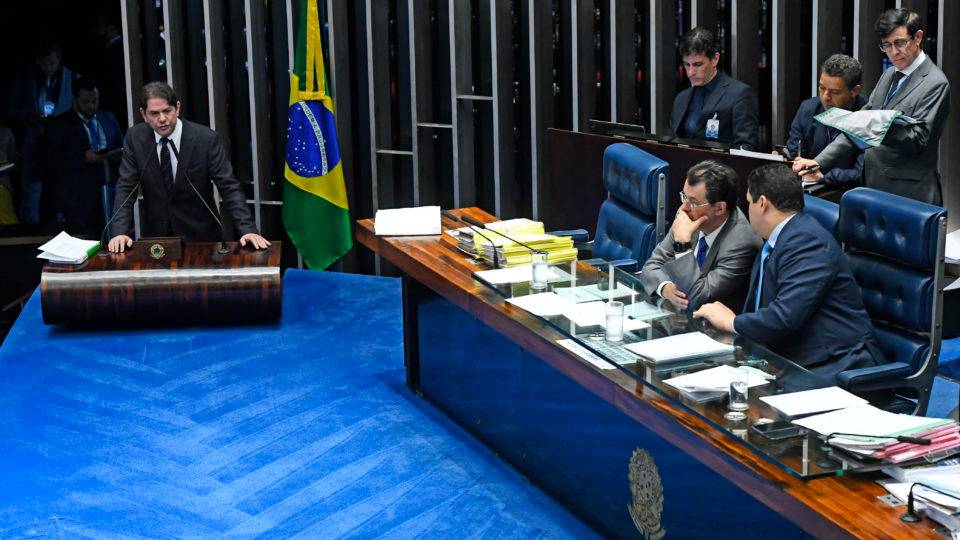 O senador Cid Gomes, pouco antes de passar mal no púlpito.