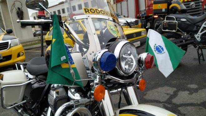 O governador assinou o documento na manhã desta quarta em solenidade no QCG PMPR