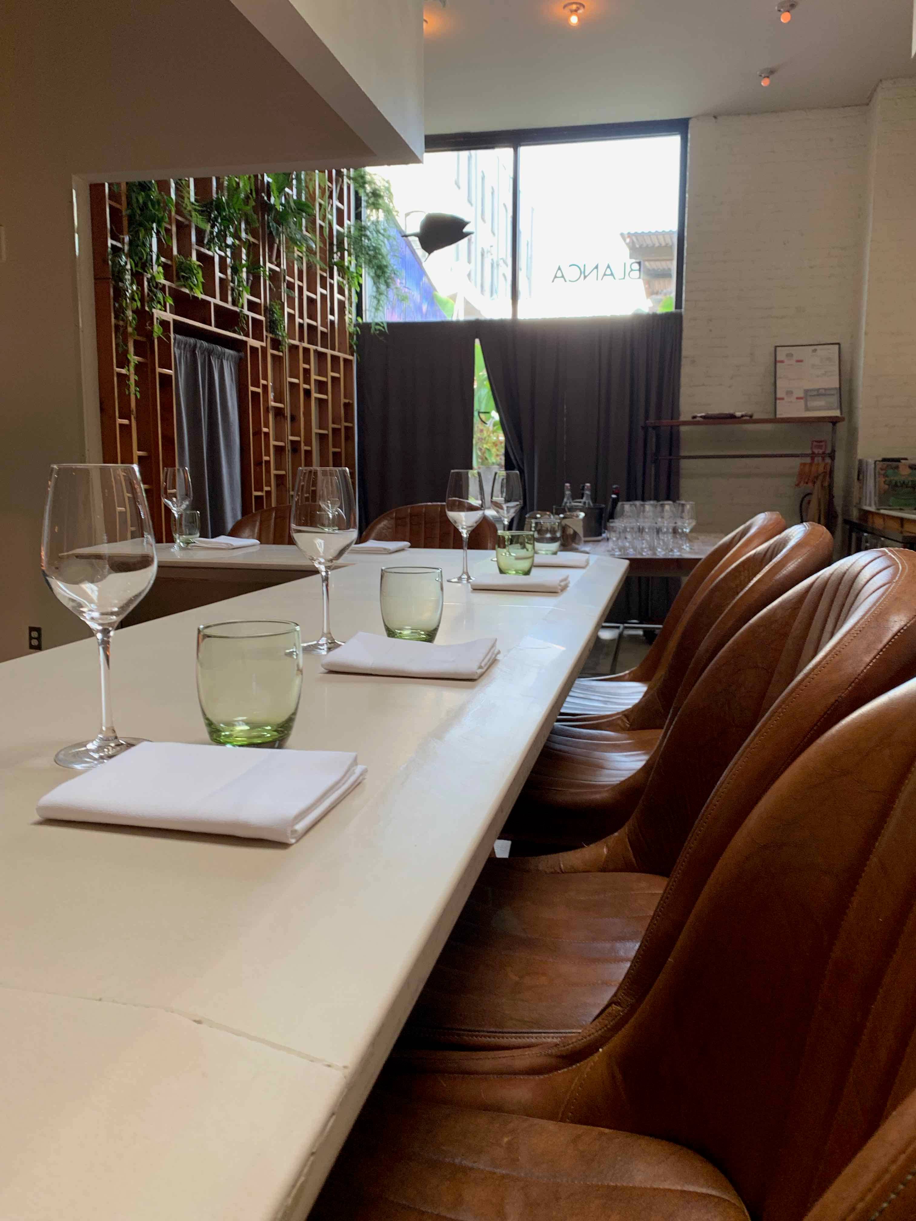 Só para mim, levei a sério a orientação de chegar 15 minutos antes do horário da reserva. O jantar começa para todos no hora marcada. Só para mim, levei a sério a orientação de chegar 15 minutos antes do horário da reserva. O jantar começa para todos no hora marcada.