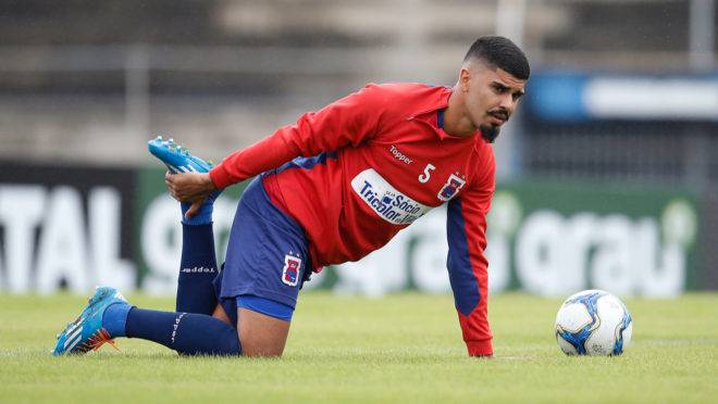 Fluminense estuda a contratação do zagueiro Rodolfo do Paraná