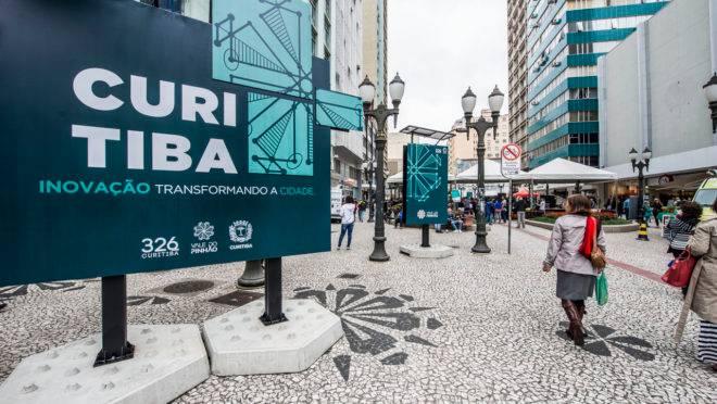 Primeiro dia da Feira da Inovação , evento que reuniu 14 startups curitibanas no calçadão da Rua XV, em 28 de março de 2019.