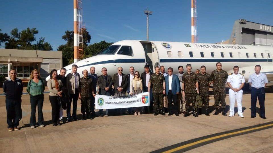 Aeronave da Força Aérea Brasileira transportou os parlamentares até Campo Grande (MS).
