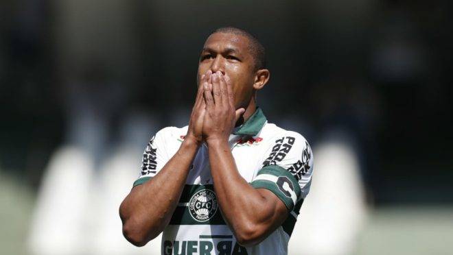 Rodrigão no jogo contra o Atlético-GO. Foto: Jonathan Campos/Gazeta do Povo