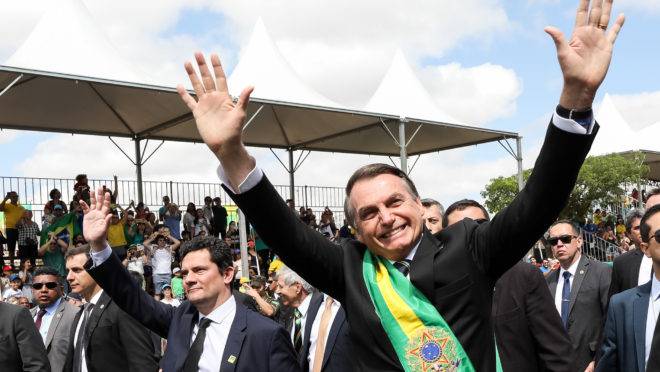 O presidente Jair Bolsonaro, acompanhado do ministro Sérgio Moro, na comemoração do 7 de setembro.