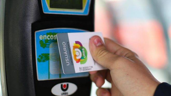 Passageiros que usam ônibus em horários de menor movimento devem ter desconto na tarifa