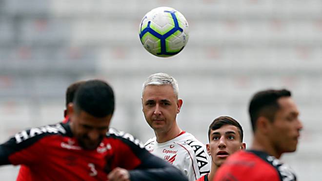 Técnico Tiago Nunes diz que final da Copa do Brasil é “sonho de criança”