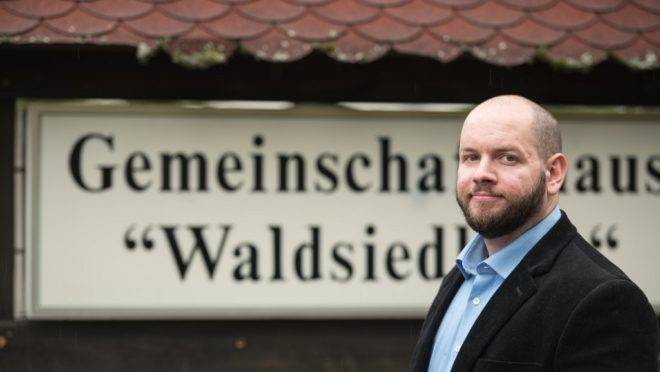 Stefan Jagsh, do Partido Nacional-Democrata (NDP), em Altenstadt-Waldsiedlung, 8 de setembro de 2019
