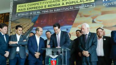 Ratinho Junior assina decreto