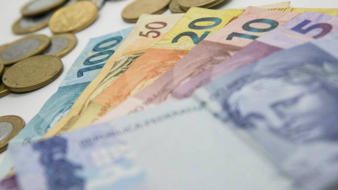 Reforma deve incluir novo imposto sobre transações financeiras.