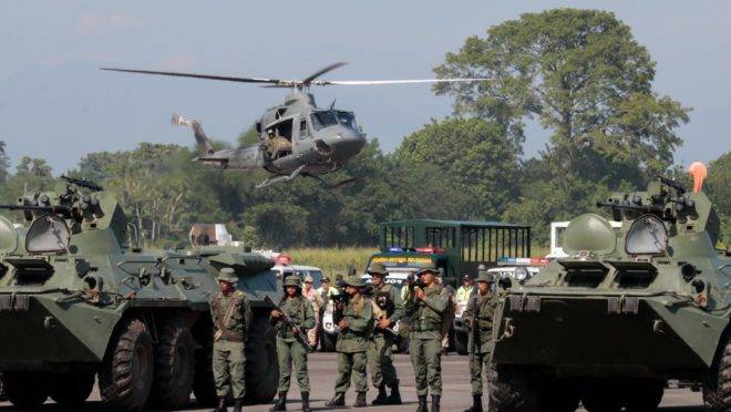 Membros da Guarda Nacional participam de exercício militar no aeroporto de Garcia Hevia, em La Fría, no estado venezuelano de Táchira, 10 de setembro de 2019
