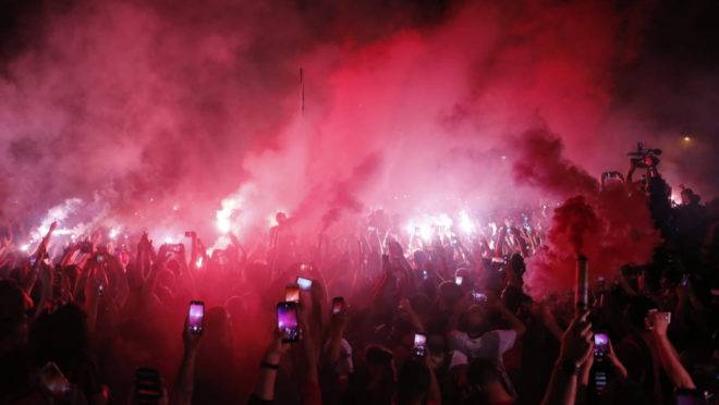 Recepção da torcida do Athletico antes da final contra o Inter