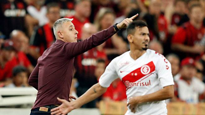 Tiago Nunes alertou sobre vantagem mínima do Athletico contra o Inter