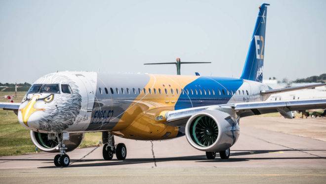 Em abril, a Embraer recebeu a liberação de voo comercial pelos três órgãos reguladores