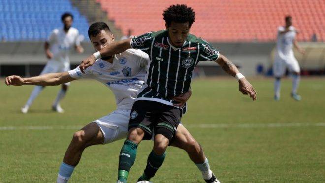 Lance durante o jogo entre Londrina x Coritiba, partida válida pela 22ª rodada do Campeonato brasileiro Série B 2019