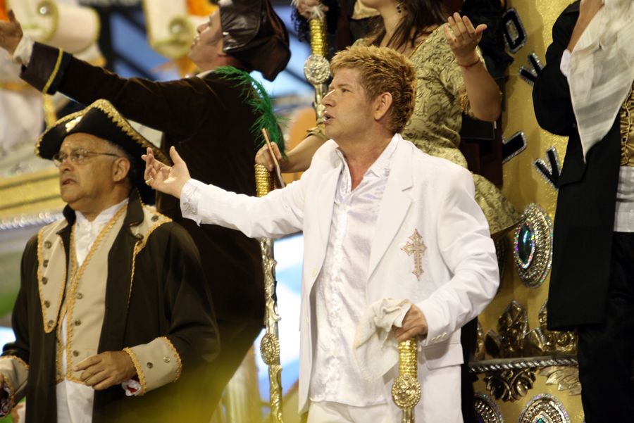 O cantor Roberto Leal em desfile da X-9 Paulistana, em 2010