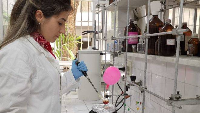 A professora Vanessa do Nascimento, da UFF.
