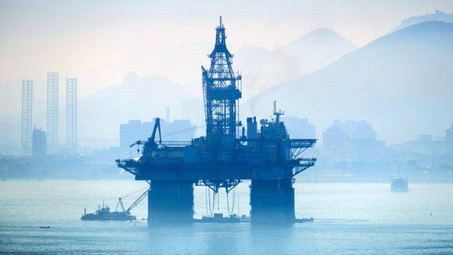 A Petrobrás terá que decidir se repassa o aumento no preço dos combustíveis para o consumidor