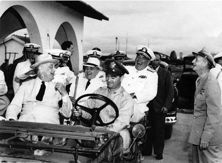 Segundo deputado, pai e Donald Trump poderiam repetir encontro entre Getúlio Vargas e Roosevelt, no Brasil, em 1943. Segundo deputado, pai e Donald Trump poderiam repetir encontro entre Getúlio Vargas e Roosevelt, no Brasil, em 1943.
