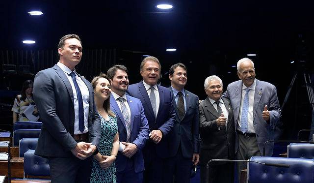 Senadores do Podemos e a deputada Renata Abreu, presidente do partido