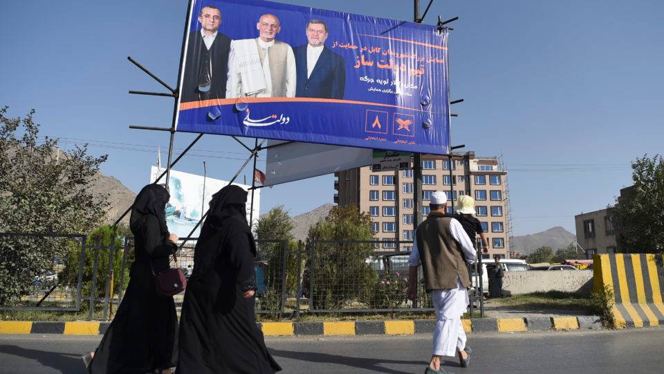 Presidente do Afeganistão, Ashraf Ghani, que concorre à reeleição, não ficou ferido
