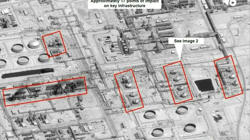 Imagem de satélite mostra danos à infraestrutura de petróleo/gás da Arábia Saudita após ataques de drones