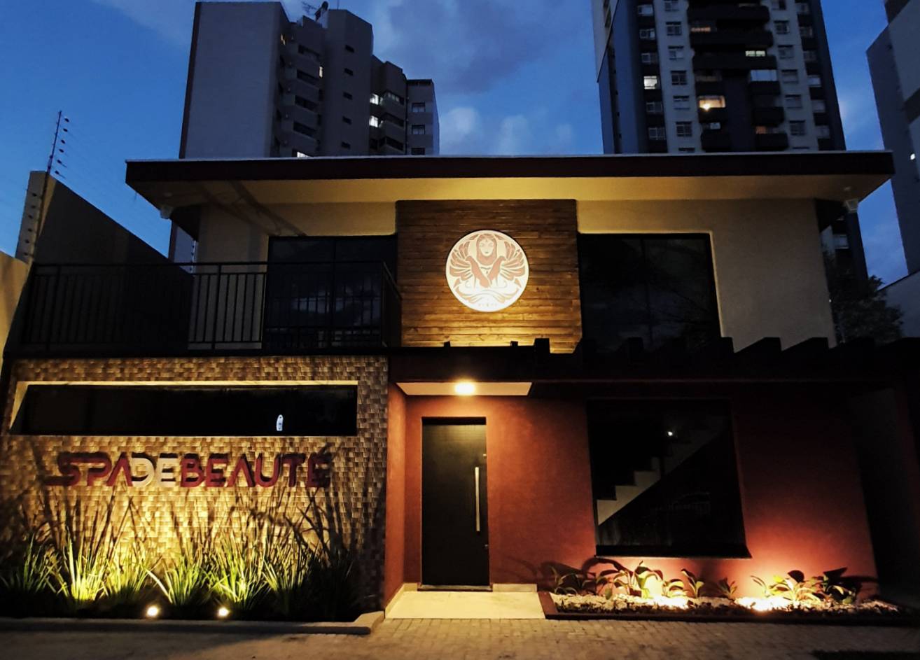 Inaugurado em julho, o casarão de 440m² que abriga o Spa de Beauté fica na ​​Av. Presidente Affonso Camargo, 2583.