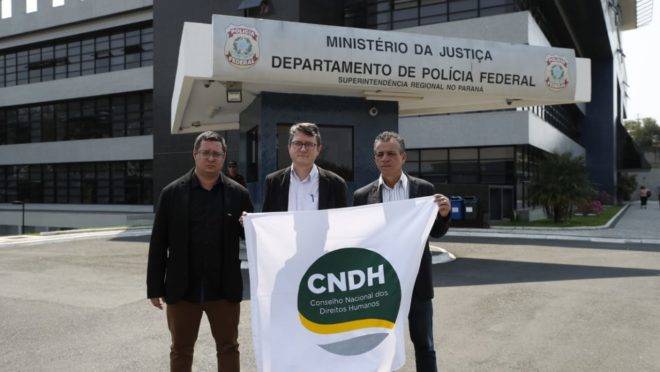 Comissão Nacional de Direitos Humanos visitou Lula na sede da Polícia Federal