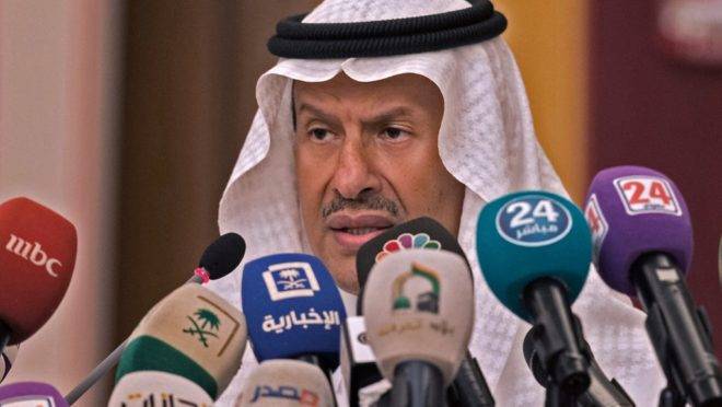 O ministro de Energia da Arábia Saudita, príncipe Abdulaziz bin Salman, em coletiva de imprensa em Jeddah, 17 de setembro de 2019