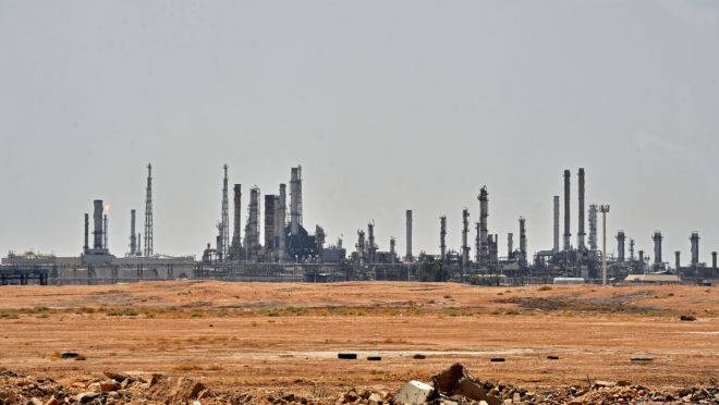 Instalação de petróleo de Aramco, ao sul da capital saudita Riad